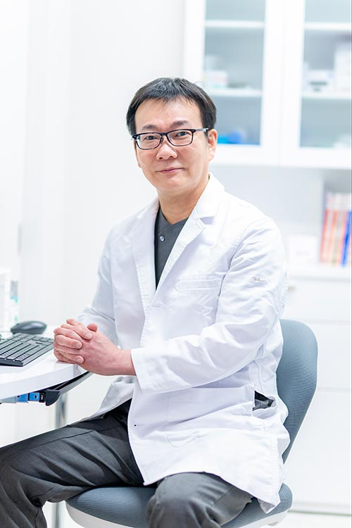 院長 新美 陽介